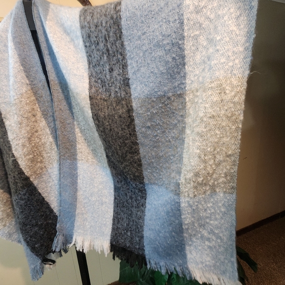 IGLOOS Beautiful Blues Striped Poncho - Picture 4 of 8